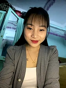 banlinh004 online show from 12/18/25, 02:21