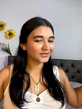Snapshot of MelodySwetie__ chatting on 10/02/25, 08:23 MelodySwetie online show from 10/02/25, 08:23