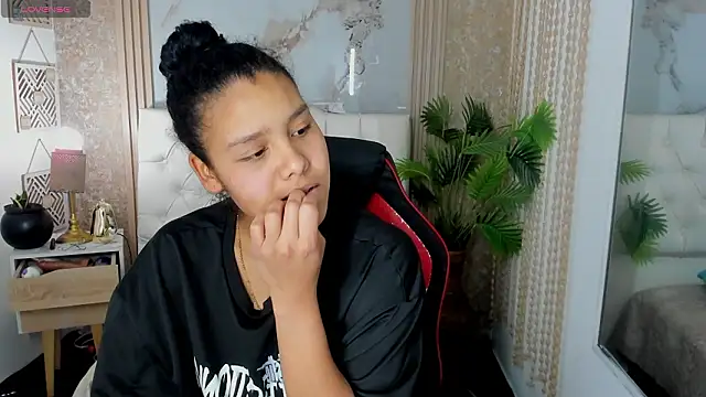 AriaVega online show from 03/30/26, 12:50