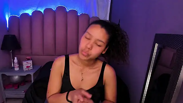 AriaVega online show from 11/06/25, 11:14