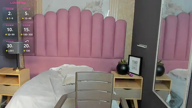 AriaVega online show from 12/17/25, 12:43