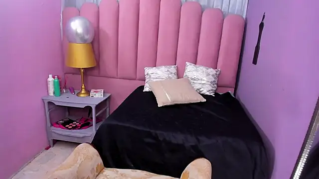 AriaVega online show from 10/31/25, 11:07