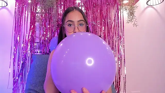 Alana Martinez  online show from 11/29/25, 01:33