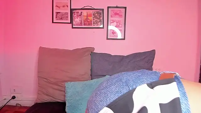 Alana Martinez  online show from 10/31/25, 01:30