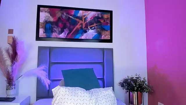 LilithEsme online show from 12/20/25, 06:33