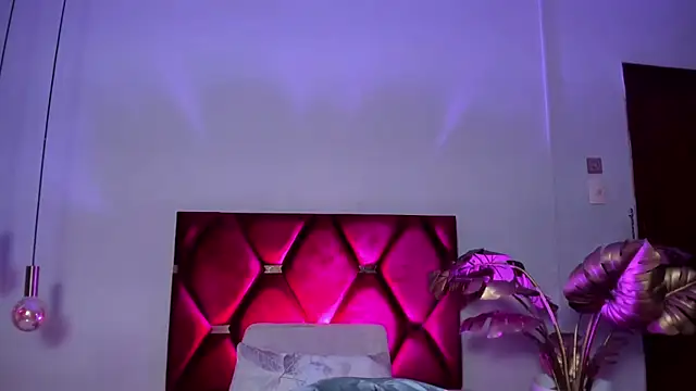 LilithEsme online show from 12/20/25, 12:57