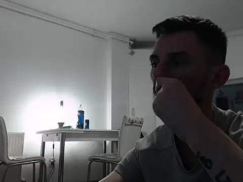 Snapshot of Tom_michaelx chatting on 10/02/25, 04:32 Tom michaelx online show from 10/02/25, 04:32