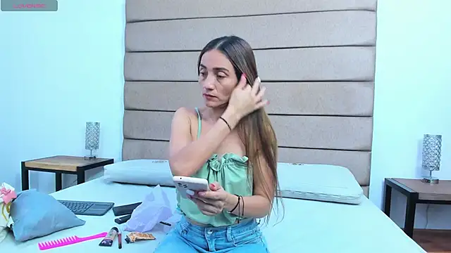 Snapshot of isaa_stone chatting on 12/14/25, 07:41 isaa stone online show from 12/14/25, 07:41