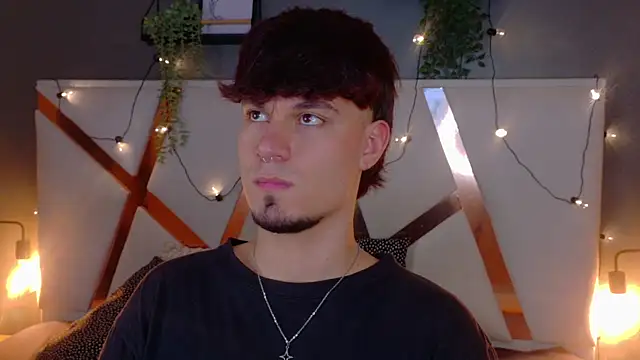 LiamThunder05  online show from 12/15/25, 07:41