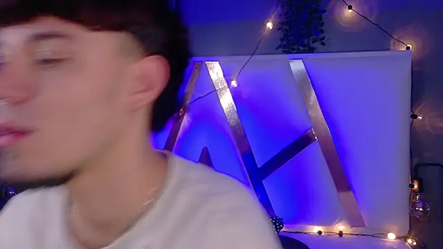 LiamThunder05  online show from 11/21/25, 03:05