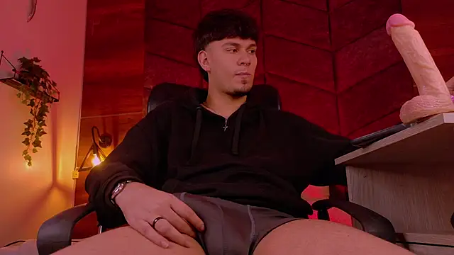 LiamThunder05  online show from 11/07/25, 02:49