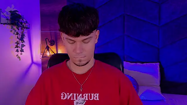 LiamThunder05  online show from 11/06/25, 02:59