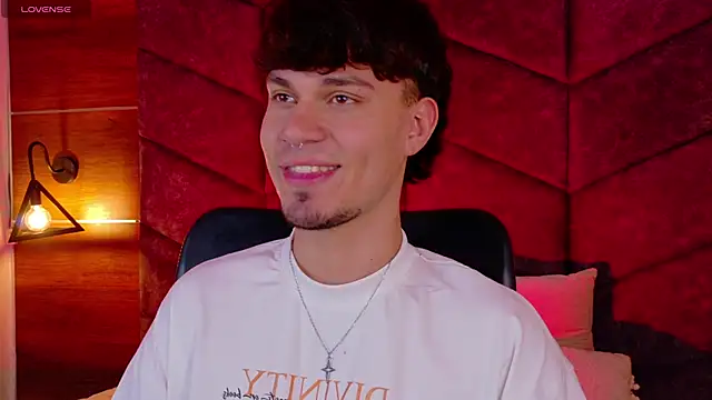 LiamThunder05  online show from 11/29/25, 03:17