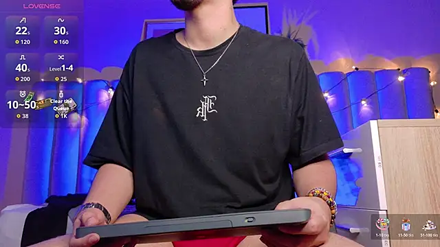 LiamThunder05  online show from 11/11/25, 03:12