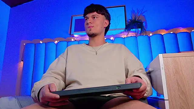 LiamThunder05  online show from 11/08/25, 02:59