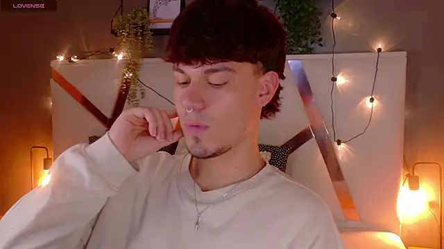 LiamThunder05  online show from 11/25/25, 02:56