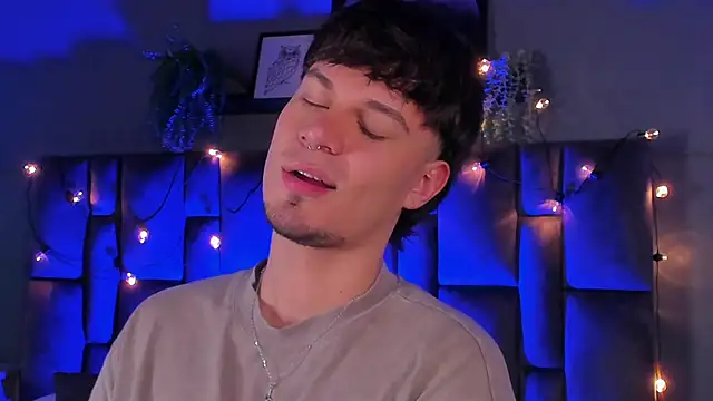 LiamThunder05  online show from 12/18/25, 08:01