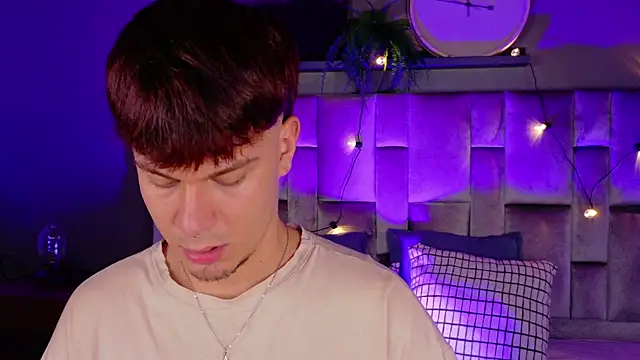 LiamThunder05  online show from 10/30/25, 03:38