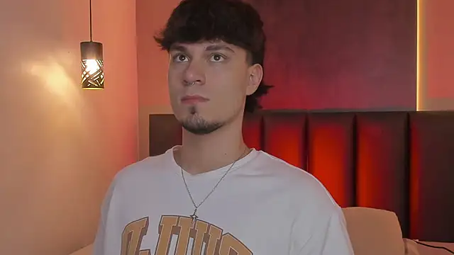 LiamThunder05  online show from 11/30/25, 12:06