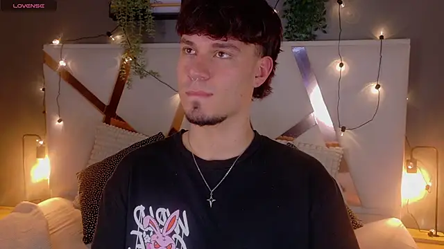 LiamThunder05  online show from 11/21/25, 08:08