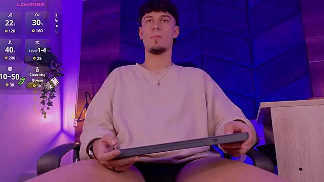 LiamThunder05  online show from 11/10/25, 03:00