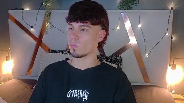 LiamThunder05  online show from 12/04/25, 07:46