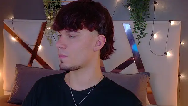 LiamThunder05  online show from 12/16/25, 07:51