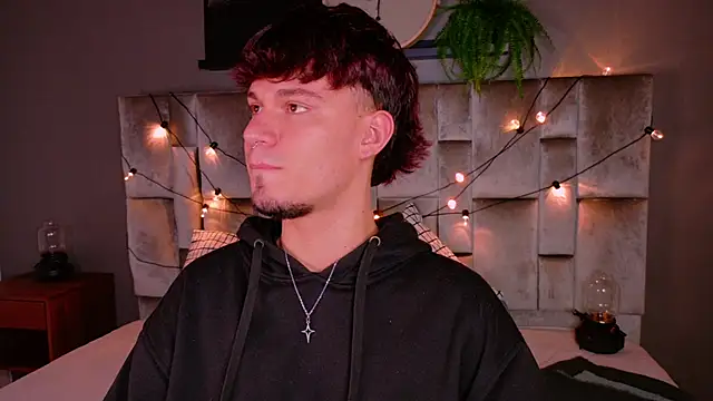 LiamThunder05  online show from 11/15/25, 03:54