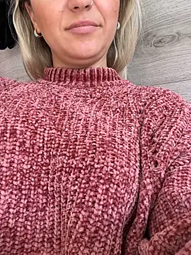 Daiana Andra online show from 10/24/25, 09:41