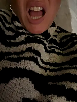 Daiana Andra online show from 10/22/25, 07:35