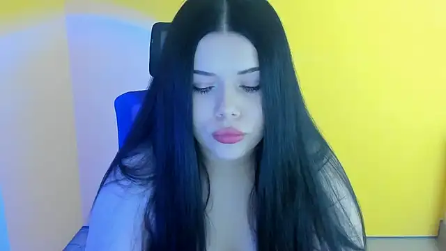 Snapshot of Mona_Esty chatting on 10/15/25, 05:21 Mona Esty online show from 10/15/25, 05:21