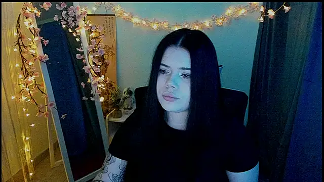 Mona Esty online show from 03/04/26, 01:41