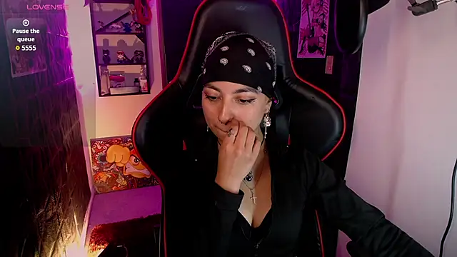 lunarichy22 online show from 11/21/25, 08:30