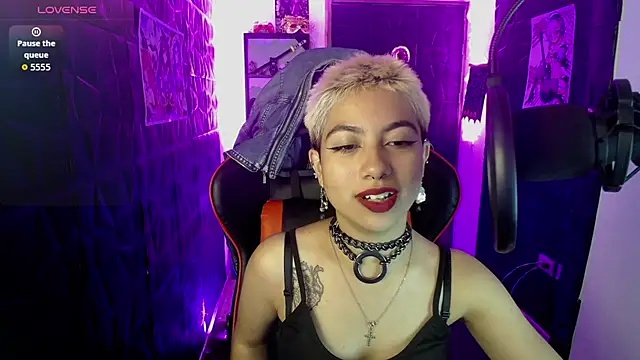 lunarichy22 online show from 12/04/25, 09:03