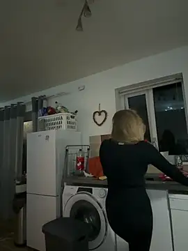 MimiMaee online show from 11/10/25, 06:57