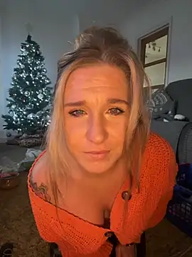 MimiMaee online show from 11/26/25, 03:45