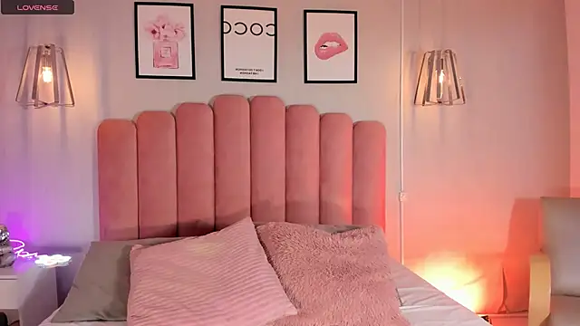 mara swan  online show from 10/19/25, 03:48