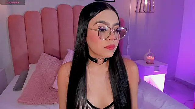 mara swan  online show from 11/28/25, 07:25