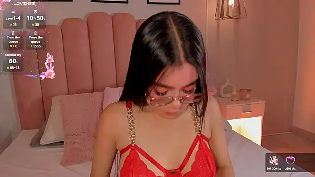 mara swan  online show from 12/18/25, 07:18