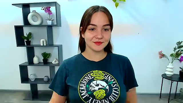 OliviaMontgommery online show from 10/17/25, 05:11