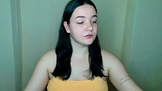 Snapshot of OliviaMontgommery chatting on 07/15/26, 02:40 OliviaMontgommery online show from 07/15/26, 02:40