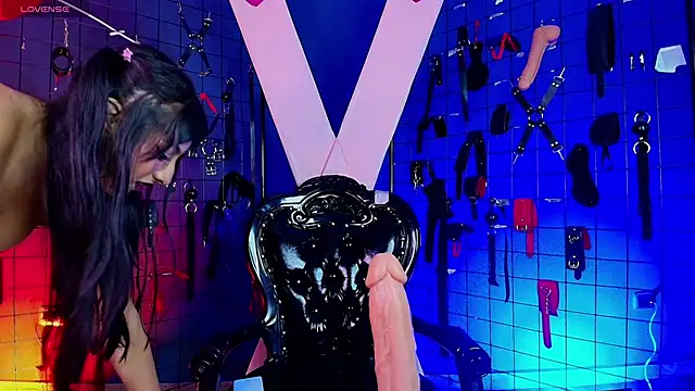 MrKiara Queen BDSM  online show from 10/08/25, 12:39