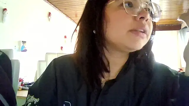 Snapshot of Elfa-Diamond chatting on 12/15/25, 02:12 Elfa-Diamond online show from 12/15/25, 02:12