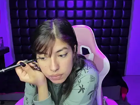 Violetta Swett  online show from 12/05/25, 01:21