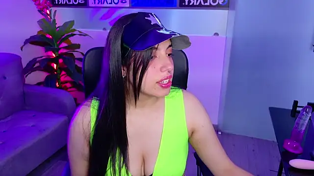 Snapshot of Violetta_Swett_ chatting on 10/16/25, 02:03 Violetta Swett online show from 10/16/25, 02:03