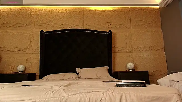 naomi hill1 online show from 10/16/25, 08:28