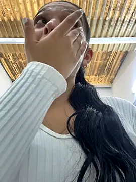 catalina garciaa online show from 11/30/25, 01:34