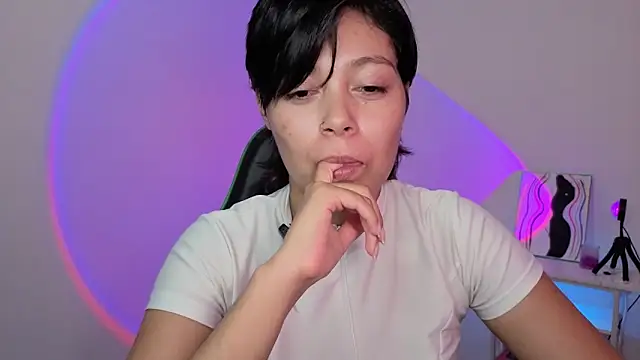 Snapshot of Qadeshoficial chatting on 06/04/26, 07:07 Qadeshoficial online show from 06/04/26, 07:07