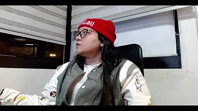 Xander Taylor  online show from 10/25/25, 04:22