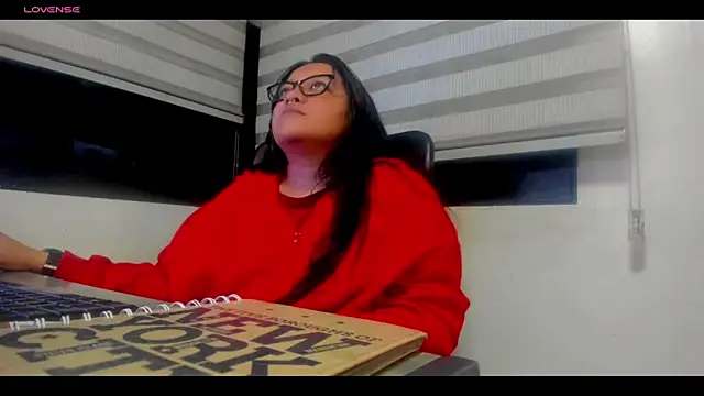 Xander Taylor  online show from 11/30/25, 04:02